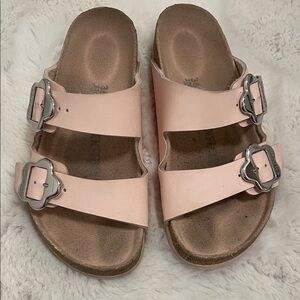 Birkenstock Kids Arizona Slide
Sandals with Floral Silver Buckles in Light pink